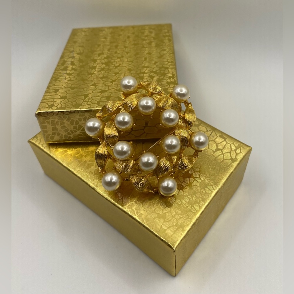 Napier Gold Tone Faux Pearl Leaf Brooch - Picture 5 of 9